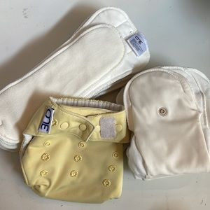 New Grovia diaper inserts + 1 Grovia fleece one diaper.
